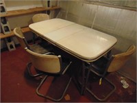 Retro metal table w. 4 chairs (AS IS)