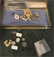 GROUP OF MISC. MILITARY ITEMS: PINS, HAT, ETC.