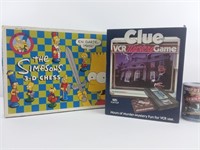 2 jeux: pièces d'échecs Simpsons et Clue VHS