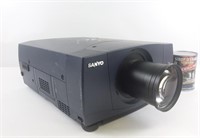 Projecteur Sanyo PLV-70 projector