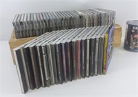 50+ CD de musique + 1 boîte de rangement en bois