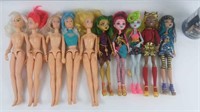 10 poupées dont Barbie Dolls