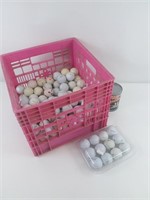Caisse de lait remplie de balles de golf