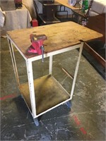ROLLING TABLE WITH VISE