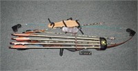 WHITE TAILL HUNTER COMPOUND BOW WITH 10 ARROWS