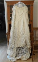 Size 2-4 Vintage White Lace Wedding Dress