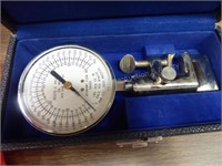 Gauge for hydrant testing