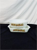 Pair of vintage anchor hocking dishes