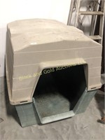 Large Pet Mate Doghouse
