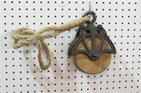 WOOD & METAL PULLY WITH ROPE