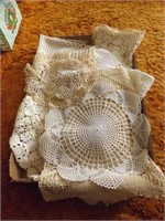 SELECTION OF LACE & OTHER DOILIES