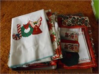 ASSORTMENT OF HOLIDAY & OTHER TABLE LINENS