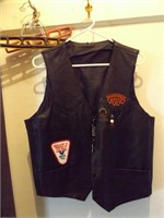 LEATHER MOTORCYCLE VEST SIZE 40 W/PINS
