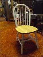 WHITE WOODEN SPINDLEBACK CHAIR