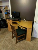 Computer Desk Chair Small Tv And Items In Closet