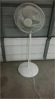 Standing lasko electric fan