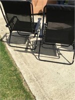 2 gravity lounge lawn chairs