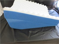 Foam reclining pillow