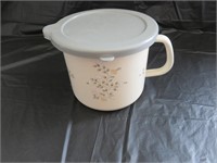 Mixing/measuring pitcher with lid