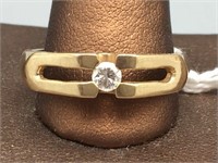 14 k yellow gold man's ring with  diamonds