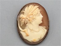 Unmarked cameo brooch