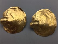 14 karat gold seashell earrings;