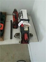 Hydraulic bottle jack and 2 ton rolling floor