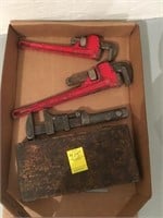 PIPE WRENCHES AND TAP AND DIE SET