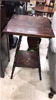 Antique oak side table with a shelf below, 30 x