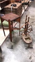 Spinning wheel decorative piece, yellow Pine side