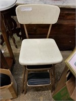 COSTCO VINTAGE PULLOUT STEP STOOL
