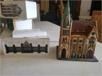 DEPARTMENT 56 CHURCH (NO BOX) AND 4 GATES