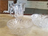 HEAVY GLASS PITCHER AND 2  BOWLS AND 1 PLATE