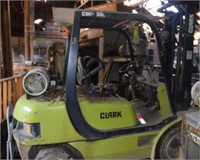 CLARK CMP 30L FORK LIFT, LP POWERED