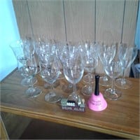 Wine Glasses and DÃ©cor