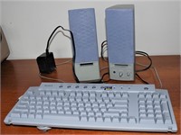 2 Sony PCVA-SP2 Speakers + Keyboard