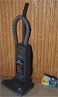 Regina Housekeeper Plus 8.4 Amps Vacuum Cleaner