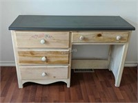 BR -Nice Wooden Desk
