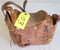 Saddle purse
