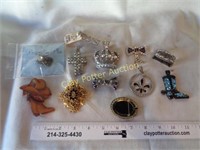 Collection of Vintage Broaches, Pendants