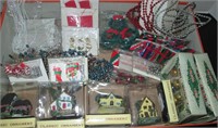 31 VNTG Christmas Miniatures Villages & Dollhouses