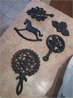 5 Various VNTG Styled Metal Wall Hangers & Trivets
