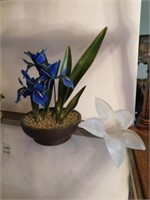 Frosted glass lily blossom - handcrafted Bovano