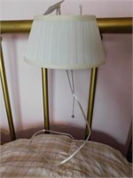 Hanging bed lamp