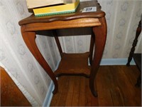 Oak lamp table, 18" square top, 29"H