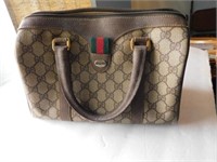 Gucci purse, #40.02.006. Cert.# 63101,