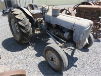 Antique Ford 2000 Wheel Tractor