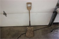 Wood handled shovel