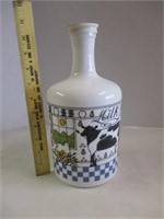 Milk glass milk container with lid