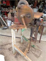 Work Station Includes Rock Island Vise, Post Vise